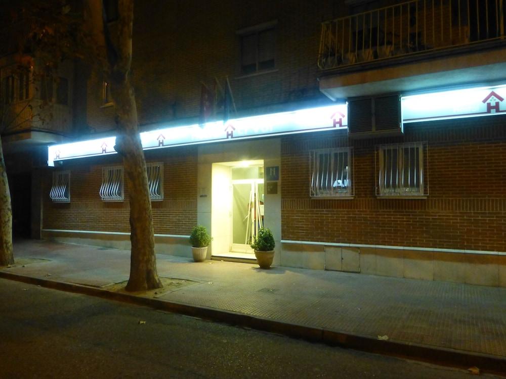 Hostal El Val Alcalá de Henares Dış mekan fotoğraf